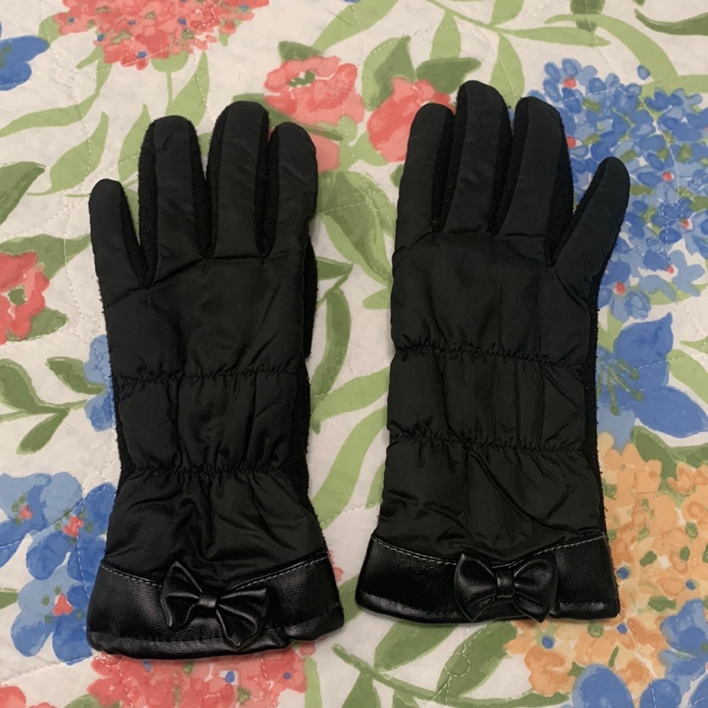 Women’s XS or S black gloves with bows